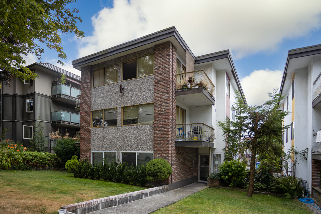 Golden Inn in Vancouver, BC - Building Photo