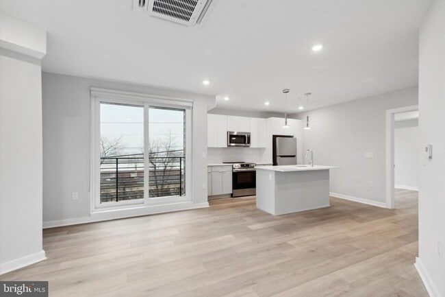 3449 Scotts Ln, Unit 301 in Philadelphia, PA - Foto de edificio - Building Photo