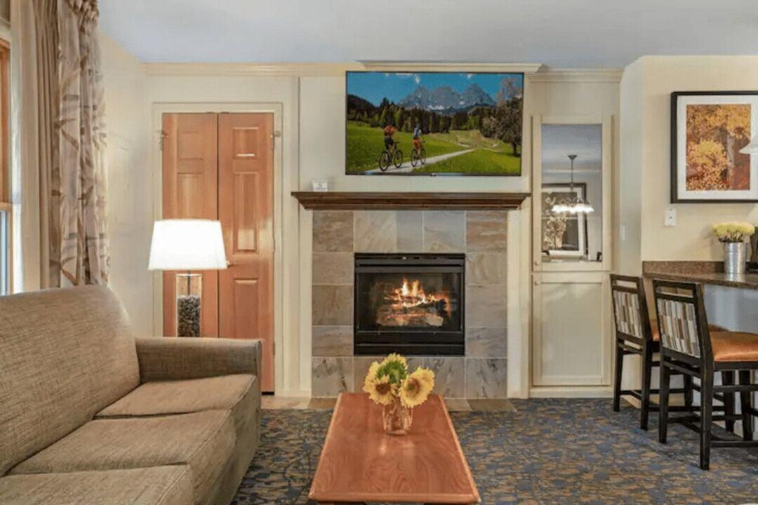 2244 S Frontage Rd W in Vail, CO - Building Photo