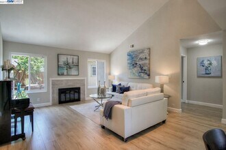 4542 Amiens Ave in Fremont, CA - Building Photo - Building Photo