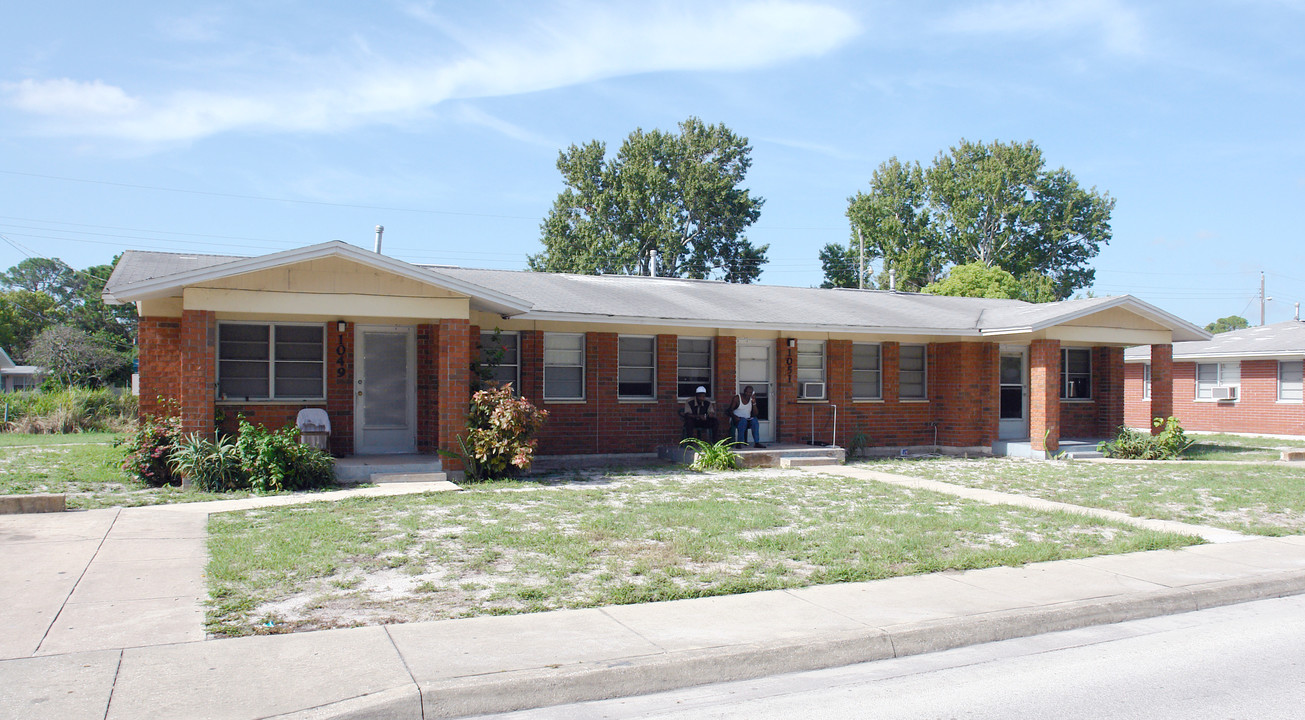 1049-1053 School St in Cocoa, FL - Building Photo