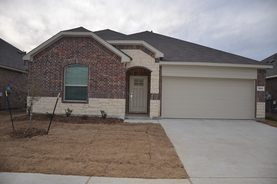 1204 Flameleaf Dr in Princeton, TX - Building Photo