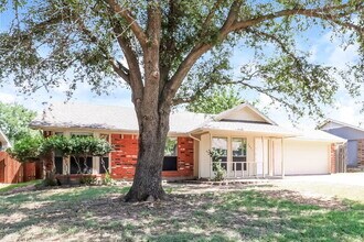 2421 Homewood Trail in Arlington, TX - Building Photo - Building Photo