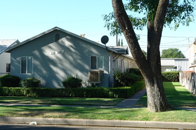 118-124 W 18th St in Merced, CA - Building Photo - Building Photo