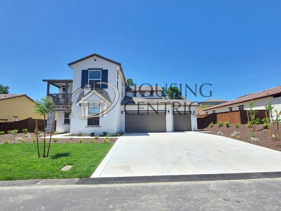 8036 Benevento Dr in El Dorado Hills, CA - Building Photo