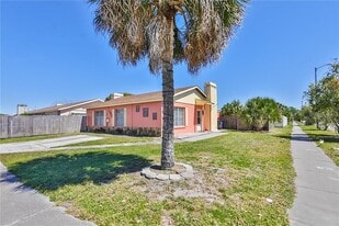 1202 Coolridge Dr in Brandon, FL - Building Photo