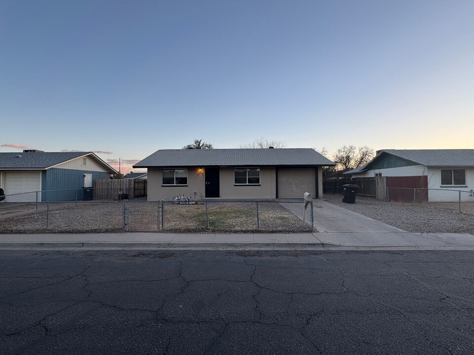 2441 E Camino St in Mesa, AZ - Building Photo