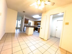2827 Waypark Dr in Houston, TX - Building Photo - Building Photo