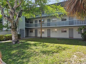 900 Tallwood Ave in Hollywood, FL - Building Photo