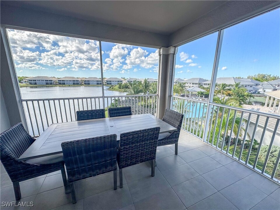 163 Indies Dr E in Naples, FL - Building Photo