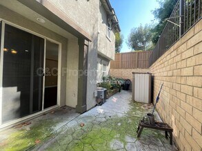 425 S Meadowbrook Dr in San Diego, CA - Building Photo - Building Photo