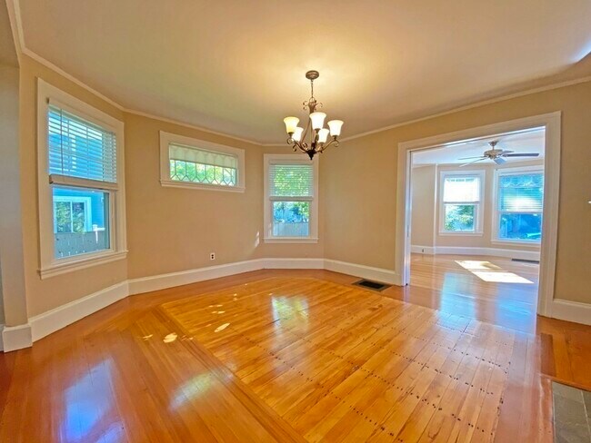 24 Bowdoin St in Newton, MA - Building Photo - Building Photo