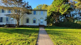 830 Larch Way in Salisbury, MD - Building Photo