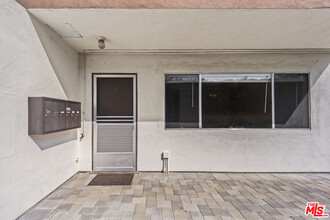 1015 Ashland Ave in Santa Monica, CA - Building Photo - Building Photo