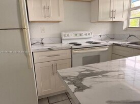 123 N 61st Ave in Hollywood, FL - Building Photo