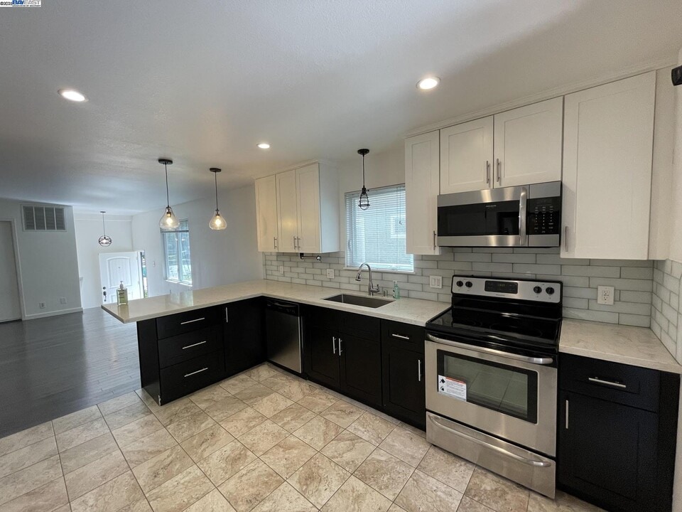 808 14th St in Oakland, CA - Building Photo