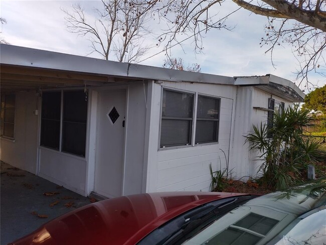 5615 Leisure Ln in New Port Richey, FL - Foto de edificio - Building Photo