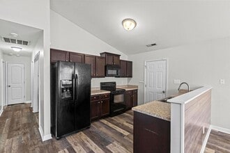 116 Heavens Gate Dr in Jacksonville, NC - Building Photo - Building Photo