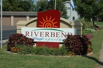 Riverbend - Newly Renovated! Call today! in Council Bluffs, IA - Foto de edificio - Building Photo