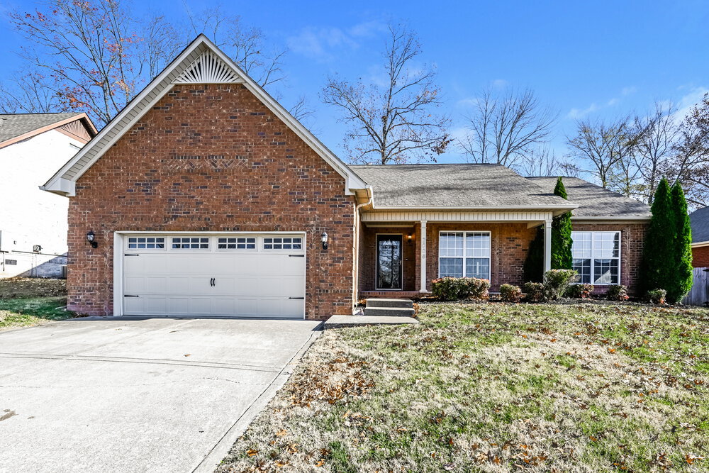 2008 Slayton Dr in Spring Hill, TN - Building Photo