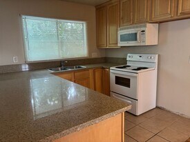 6930 Fulton Ave in Los Angeles, CA - Building Photo