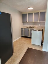 2222 Mayflower Manor in New Albany, IN - Building Photo - Building Photo
