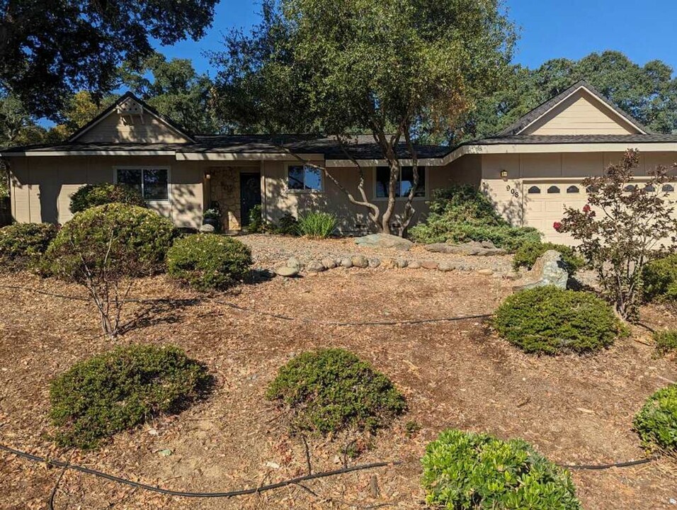 908 Stoneman Way in El Dorado Hills, CA - Foto de edificio