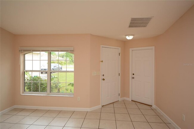 42 Louisburg Ln in Palm Coast, FL - Foto de edificio - Building Photo