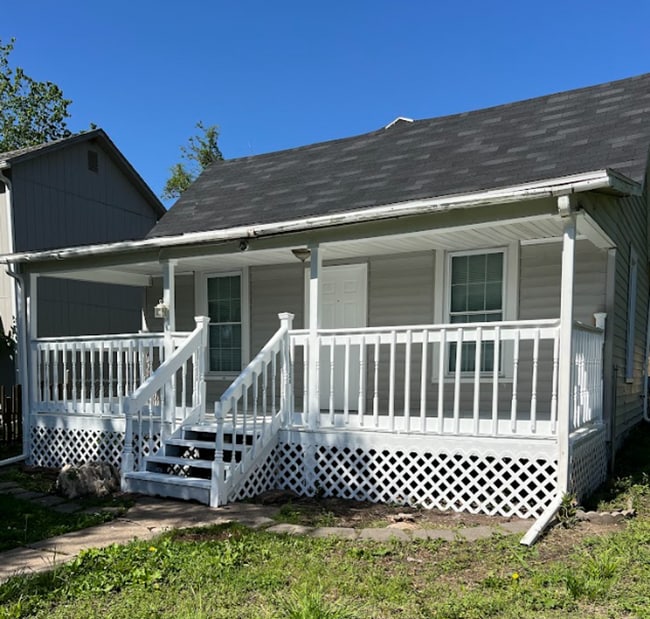 property at 1021 SW Woodward Ave