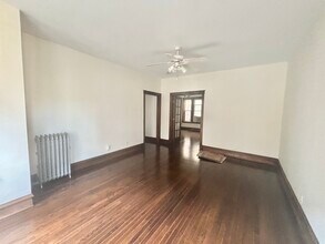 4866 N Ashland Ave, Unit 2E in Chicago, IL - Building Photo - Building Photo