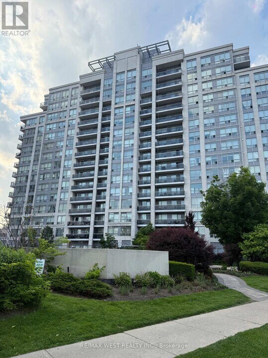 50-950 Disera Dr in Vaughan, ON - Building Photo
