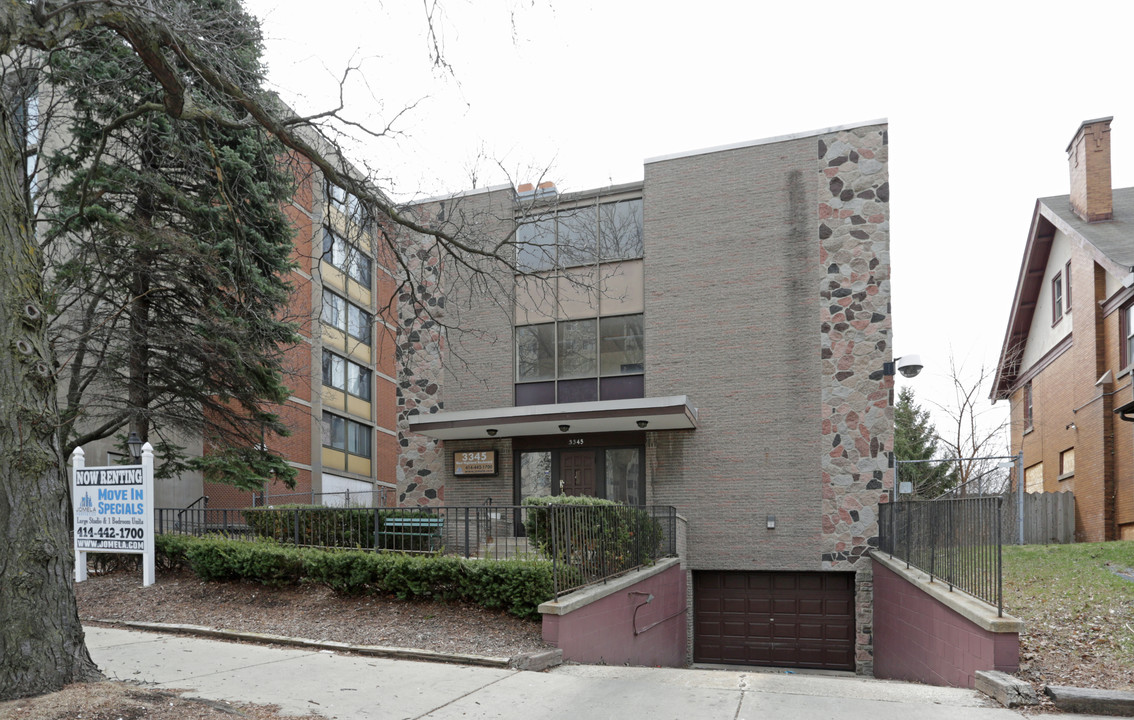 Marian Terrace Apartments in Milwaukee, WI - Building Photo