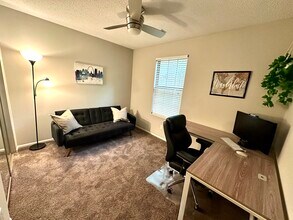 2218 Canyonlands Dr, Unit F in Maryland Heights, MO - Building Photo - Building Photo