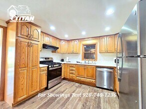 2637 E Shore Dr in Green Bay, WI - Building Photo - Building Photo