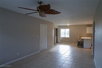 1390 Green Valley Cir in Naples, FL - Building Photo - Building Photo