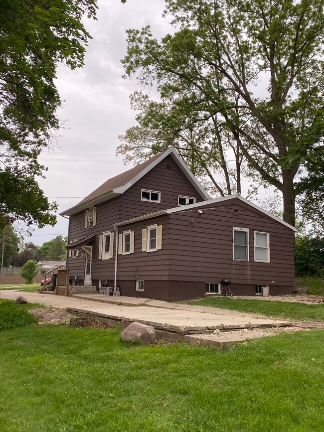 1018 W Florence St in Whitewater, WI - Building Photo - Building Photo