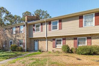 107 Palace Cir in Jacksonville, NC - Building Photo - Building Photo