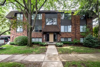 Maplecrest Apartments - Birmingham Apartme... in Birmingham, MI - Building Photo - Building Photo