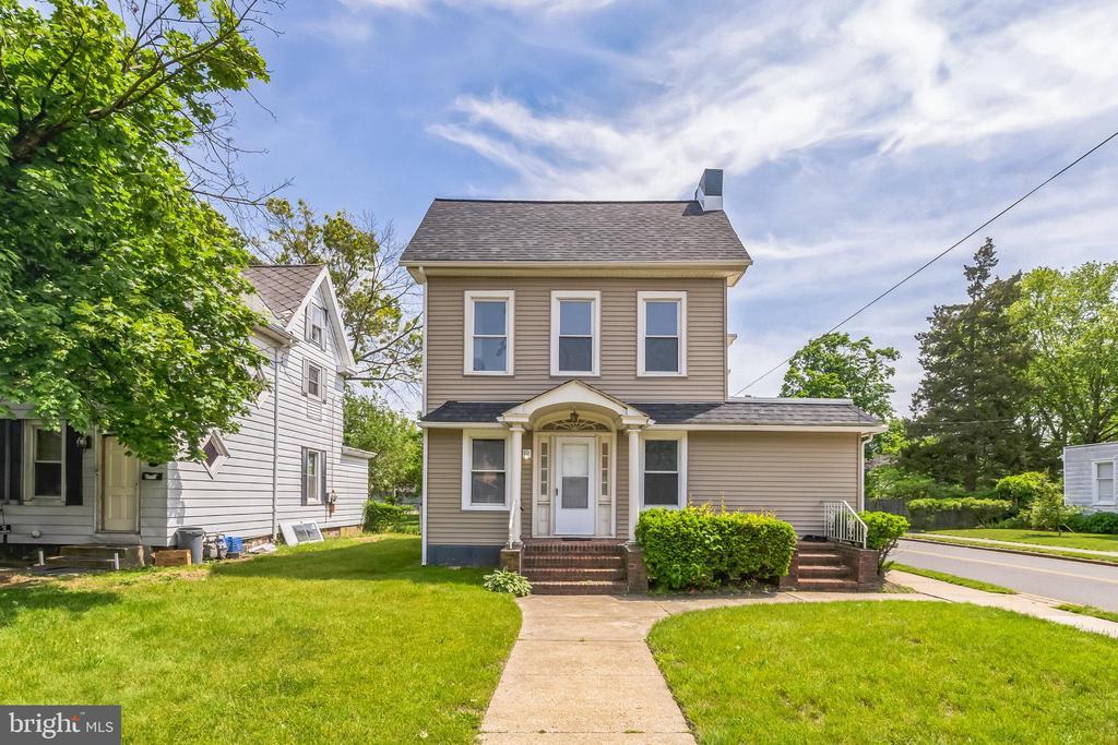 128 W Broad St in Paulsboro, NJ - Building Photo