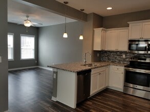 9083 Daisy Dr in West Des Moines, IA - Foto de edificio - Building Photo