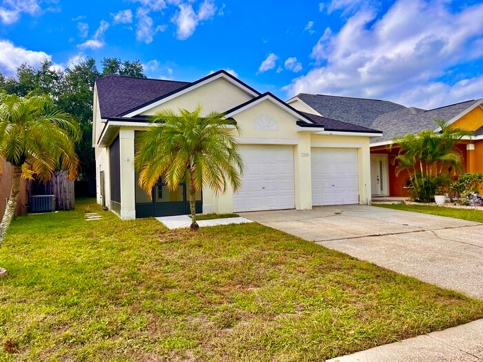 2220 Woods Edge Cir in Orlando, FL - Building Photo