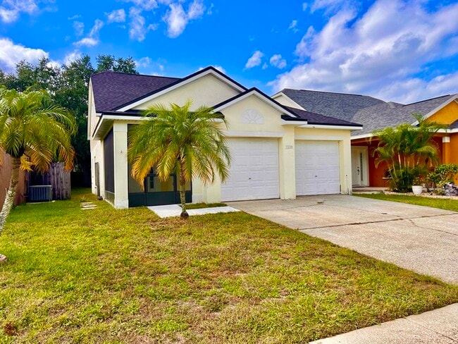 2220 Woods Edge Cir