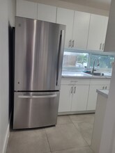 656 Palmetto Dr in Miami Springs, FL - Building Photo - Building Photo
