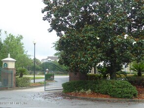 7800 Point Meadows Dr in Jacksonville, FL - Building Photo - Building Photo