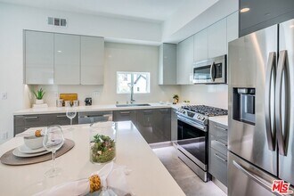 214 Westmoreland Ave, Unit 9 in Los Angeles, CA - Building Photo - Building Photo