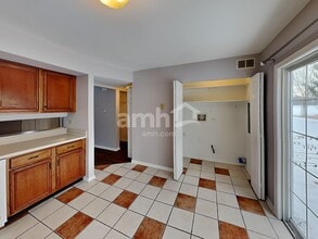 2402 Wild Cherry Ct in Aurora, IL - Building Photo - Building Photo