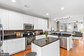 449 Wistar Pl in Glassboro, NJ - Building Photo - Building Photo