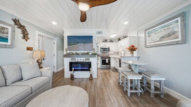 5717 Thomas Dr in Panama City, FL - Foto de edificio - Building Photo