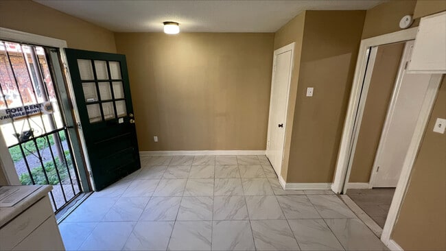 3216 S Mendenhall Rd in Memphis, TN - Building Photo - Building Photo