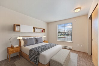 Cascade Court in Tacoma, WA - Building Photo - Building Photo